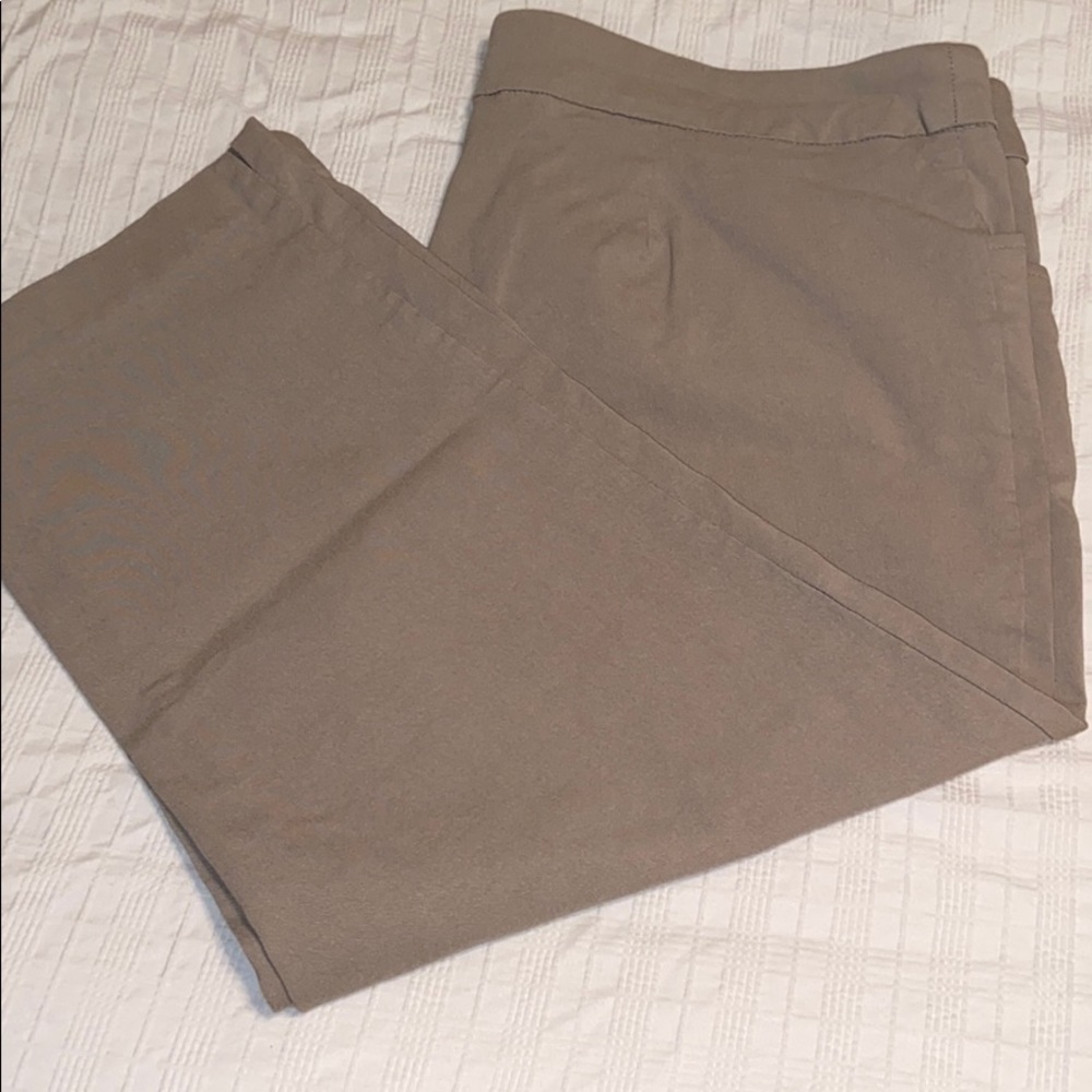 Khaki pull on Capri pants